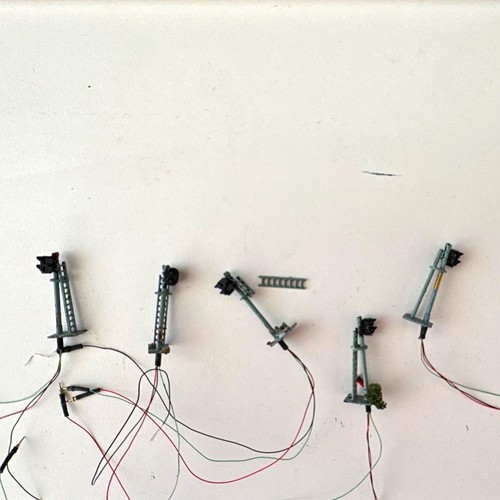 Gauge 2 aspect light - x,